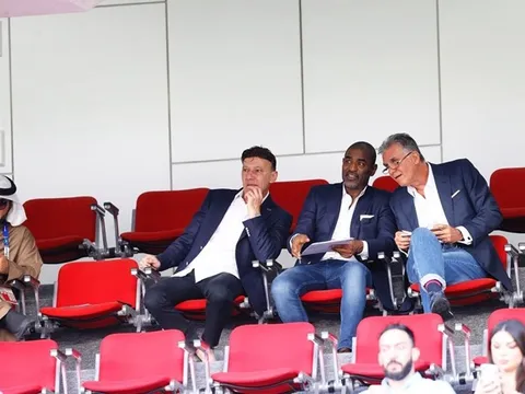 HLV Carlos Queiroz cùng trợ lý do thám trận đấu giữa Việt Nam và Iraq