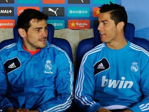 Casillas troll Ronaldo: Ở Bồ Đào Nha mọi người yêu quý tôi hơn cậu!