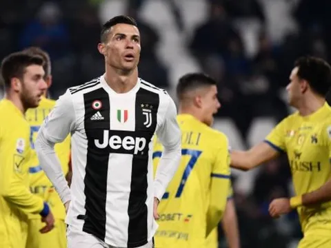 Ronaldo sút hỏng penalty, Juventus vẫn nghiền nát Chievo 3 bàn không gỡ