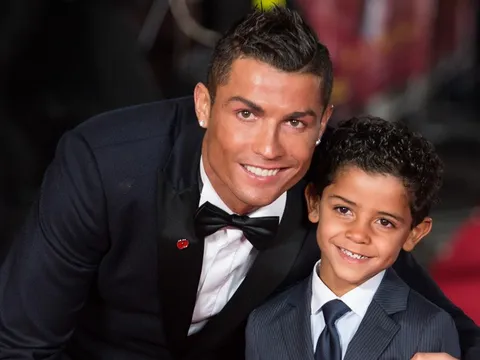 Cậu cả chơi hay, Ronaldo nói lời khó tin