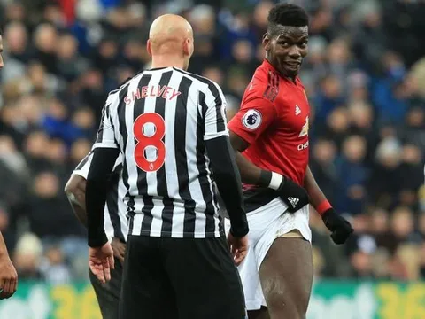 "Cậu ta gặp may khi đạp vào đùi Pogba"