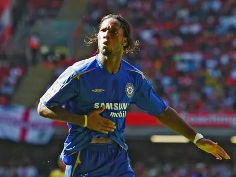 "Cậu ta lẩm bẩm, vã mồ hôi và sợ chết khiếp mỗi khi đối đầu Drogba"