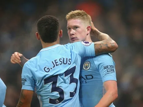 Cầu thủ Man City hát bài giễu nhại Man Utd