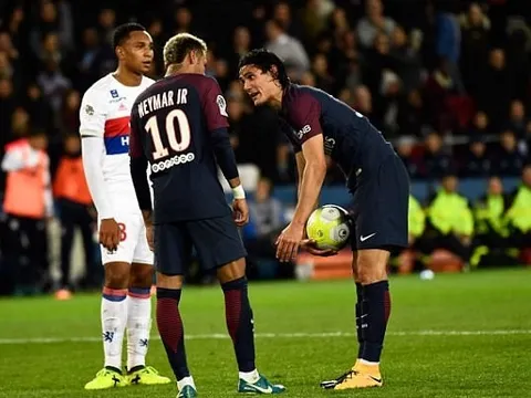 Cavani 'chê' 27 tỉ đồng để giành đá penalty cho Neymar