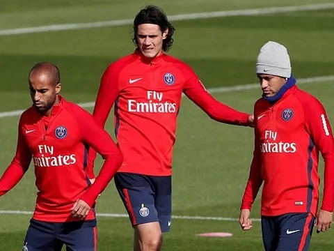 Cavani 'đụng chạm' Neymar trong buổi tập của PSG
