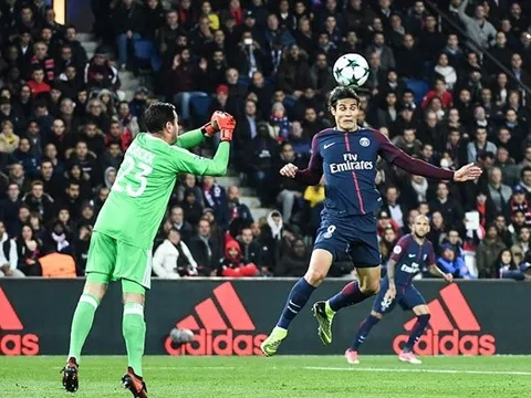 Cavani "méo mặt" tìm đường vào khung thành Anderlecht