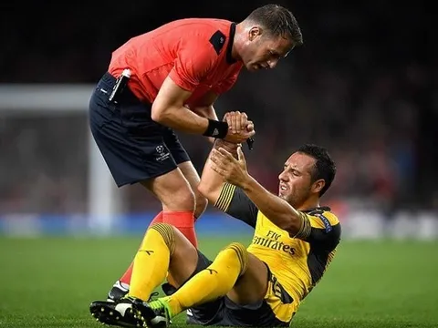 Cazorla tập bài lạ, CĐV Arsenal háo hức
