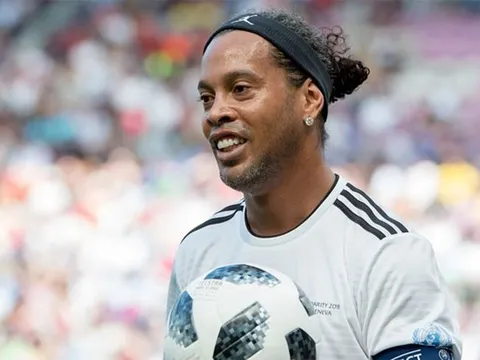 Tài khoản cạn tiền, Ronaldinho bị tịch thu tài sản
