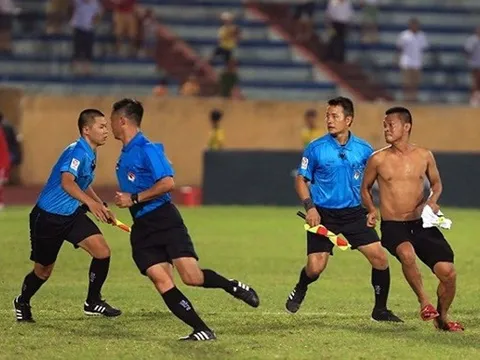 CĐV quá khích làm xấu mặt bóng đá Việt Nam trước thềm AFF Cup