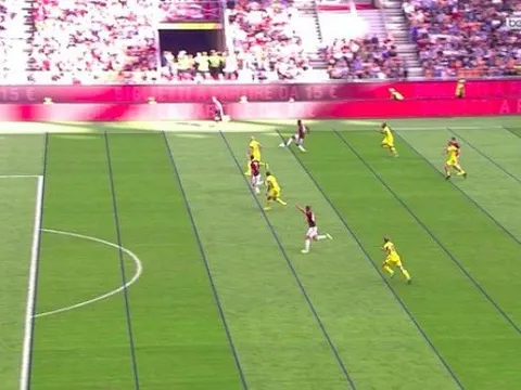 CĐV AC Milan "sôi máu" vì công nghệ VAR