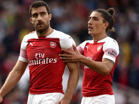 CĐV Arsenal "phát cuồng" khi thấy Hector Bellerin làm điều này