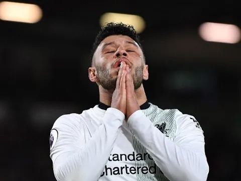 CĐV Arsenal CHỬI Chamberlain: Mày chỉ là thằng dự bị!