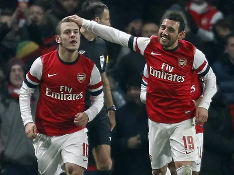 CĐV Arsenal đòi tống cổ Ozil, đem Wilshere trở lại