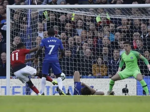 CĐV Arsenal mỉa mai sao Chelsea sau trận hòa Man Utd