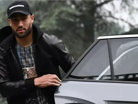 CĐV bấn loạn vì 'xe lạ' tới Anfield