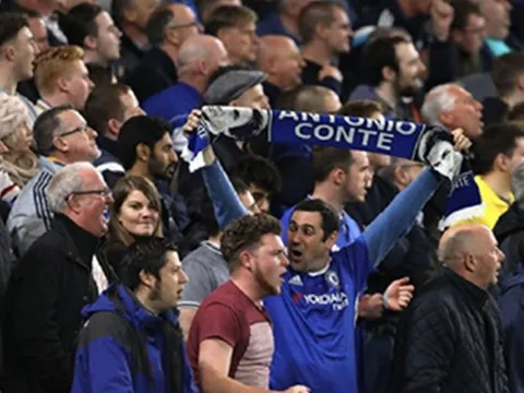 CĐV Chelsea bẽ mặt vì ‘thiếu kiến thức’ về Huddersfield