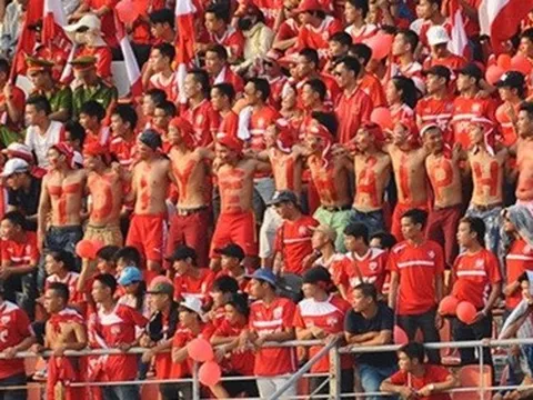 CĐV Hải Phòng 'tiếp lửa' cho tuyển Việt Nam nơi đất khách