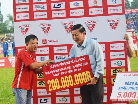 CĐV Hải Phòng ủng hộ đồng bào miền Trung 200 triệu đồng