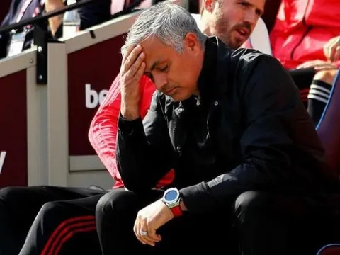CĐV hoảng loạn khi biết tin Man Utd bảo vệ Mourinho
