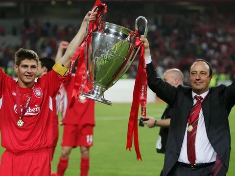 CĐV Liverpool đồng loạt gửi thư 'cầu cứu' Benitez