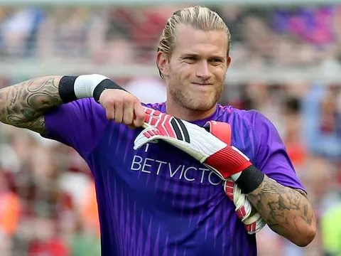 CĐV Liverpool hối hận khi xử tệ với Loris Karius