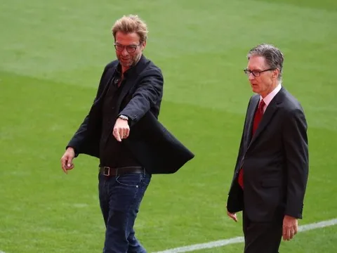 CĐV Liverpool 'nội chiến' trước tin đội bóng bị bán
