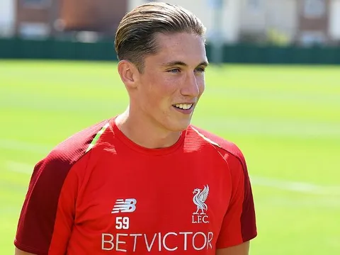 CĐV Liverpool phát sốt với phiên bản mới của Torres
