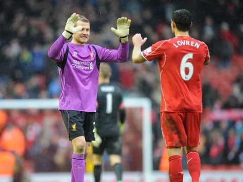 CĐV Liverpool 'tạm biệt' cúp FA vì 2 cái tên