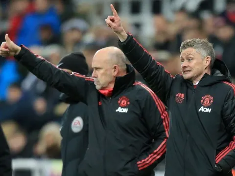 CĐV Man Utd đã tìm ra người hùng mới để sùng bái