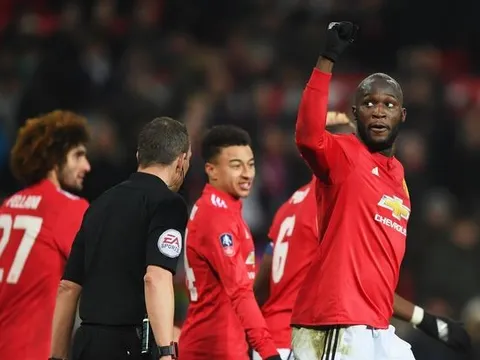 CĐV Man Utd hả hê khi Lukaku bỏ tập