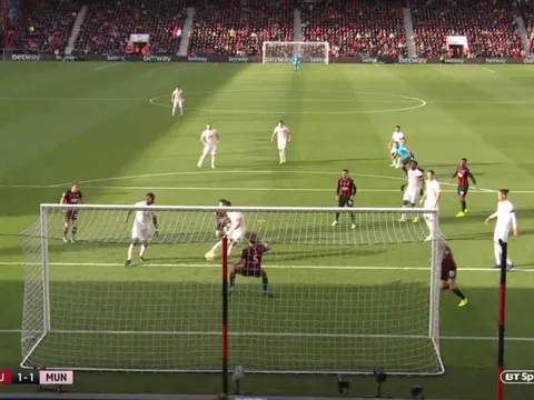 CĐV Man Utd không hiểu vì sao Rashford bỏ lỡ cơ hội ghi bàn ở khoảng cách 5m