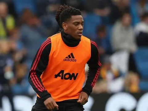 CĐV Man Utd vui khôn tả khi Martial thế chỗ Sanchez