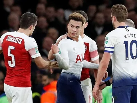 CĐV nín thở giúp Alli sau khi gây hấn với "hung thần" của Arsenal