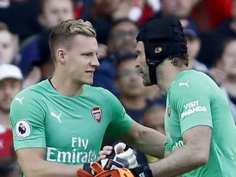 Cech hay Leno: Emery đã có đáp án hoàn hảo