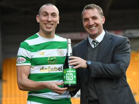 Celtic phá kỷ lục 100 năm của bóng đá Anh