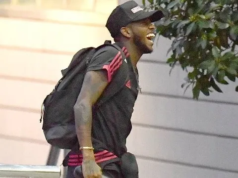 Chắc suất đá chính, sao Man Utd cười tươi rói