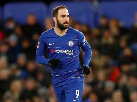 Chấm điểm Chelsea: Willian gánh đội, Higuain ra mắt không như mong đợi