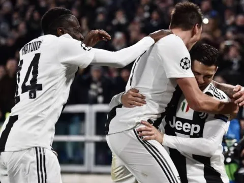 Chấm điểm Juventus trận Valencia: 'Sát thủ vòng cấm' vượt mặt CR7