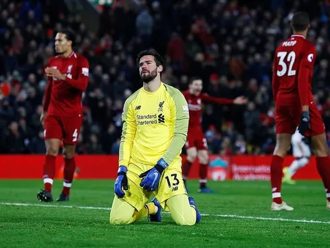 Chấm điểm Liverpool: 'Cơn ác mộng' của Alisson; Thất vọng 'bom tấn' 48 triệu bảng