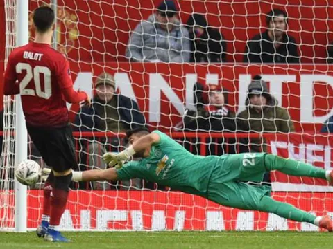 Chấm điểm Man United: Romero số 2, ai dám số 1!