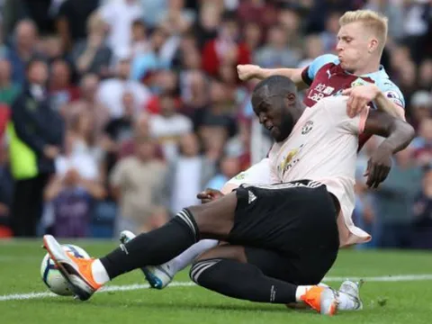 Chấm điểm Man United trận Burnley: Lukaku kém tận 3 cái tên