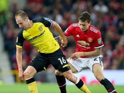 Chấm điểm Man Utd trận Burton: 'Nốt trầm' ở hàng thủ
