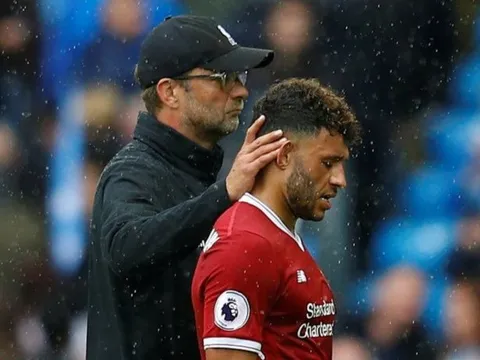 Chamberlain hóa 'trò hề' trong ngày Liverpool thua tan tác trước Man City