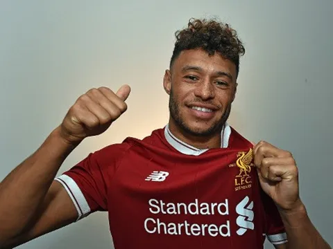 Chamberlain rạng rỡ trong ngày ra mắt Liverpool