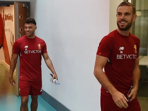 Chamberlain theo sát Henderson trong ngày đầu đến Melwood