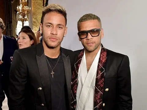 Chán bóng đá, Neymar thử sức trên sàn catwalk