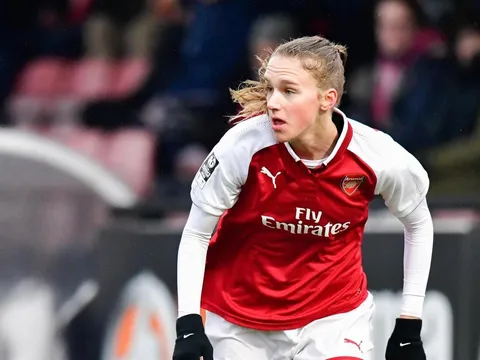 Chật vật ở Premier League, Arsenal thăng hoa ở một đấu trường khác