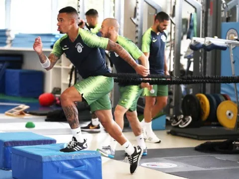 Chạy "méo miệng", Jesus quyết tâm ghi điểm trước Pep Guardiola