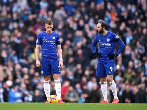 'Chelsea như những con thỏ sợ hãi trước đèn pha'