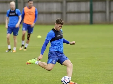 Chelsea nối lại đàm phán hỏi mua Ross Barkley